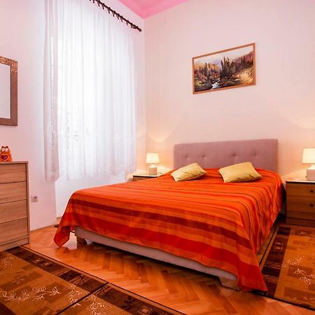 Emanuel Apartman Пула Екстериор снимка