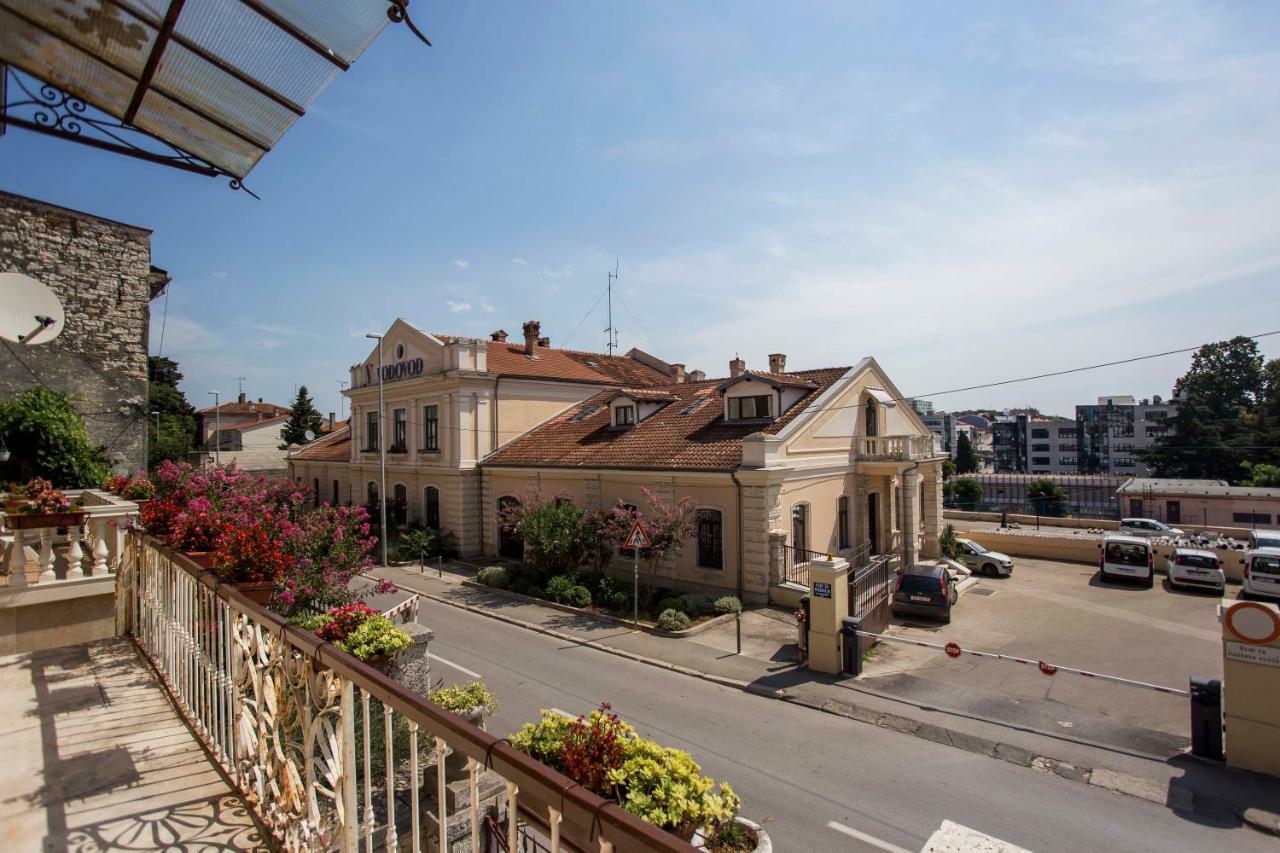 Emanuel Apartman Пула Екстериор снимка