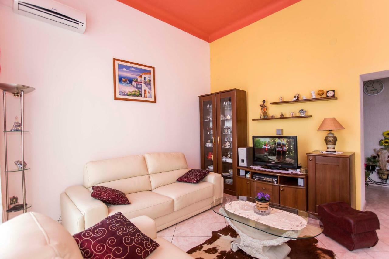 Emanuel Apartman Пула Екстериор снимка