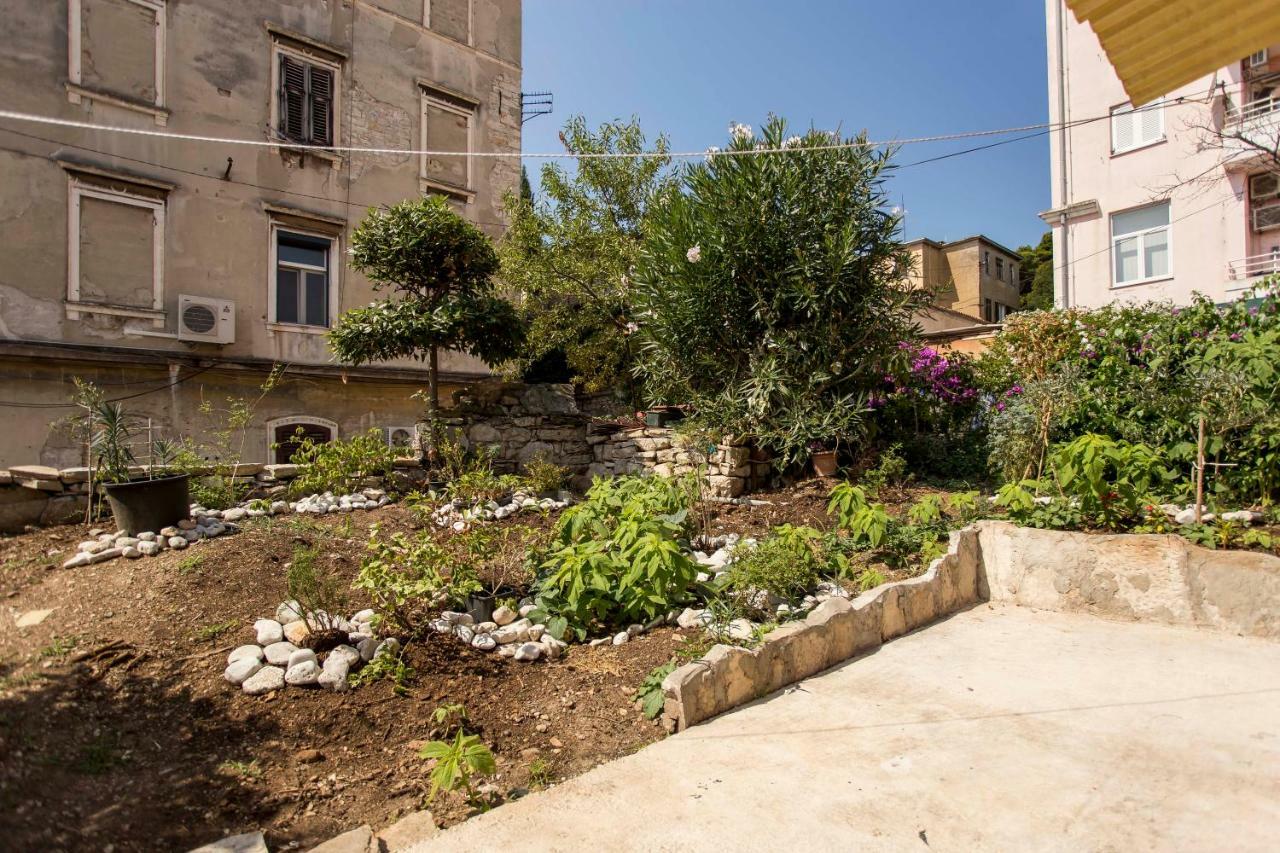 Emanuel Apartman Пула Екстериор снимка