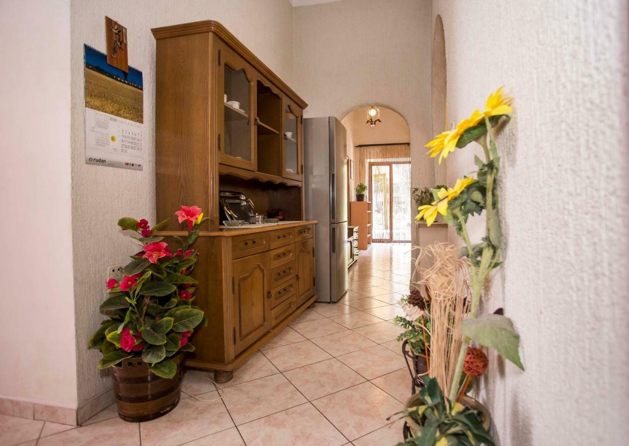 Emanuel Apartman Пула Екстериор снимка