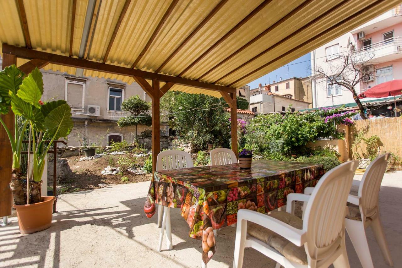 Emanuel Apartman Пула Екстериор снимка