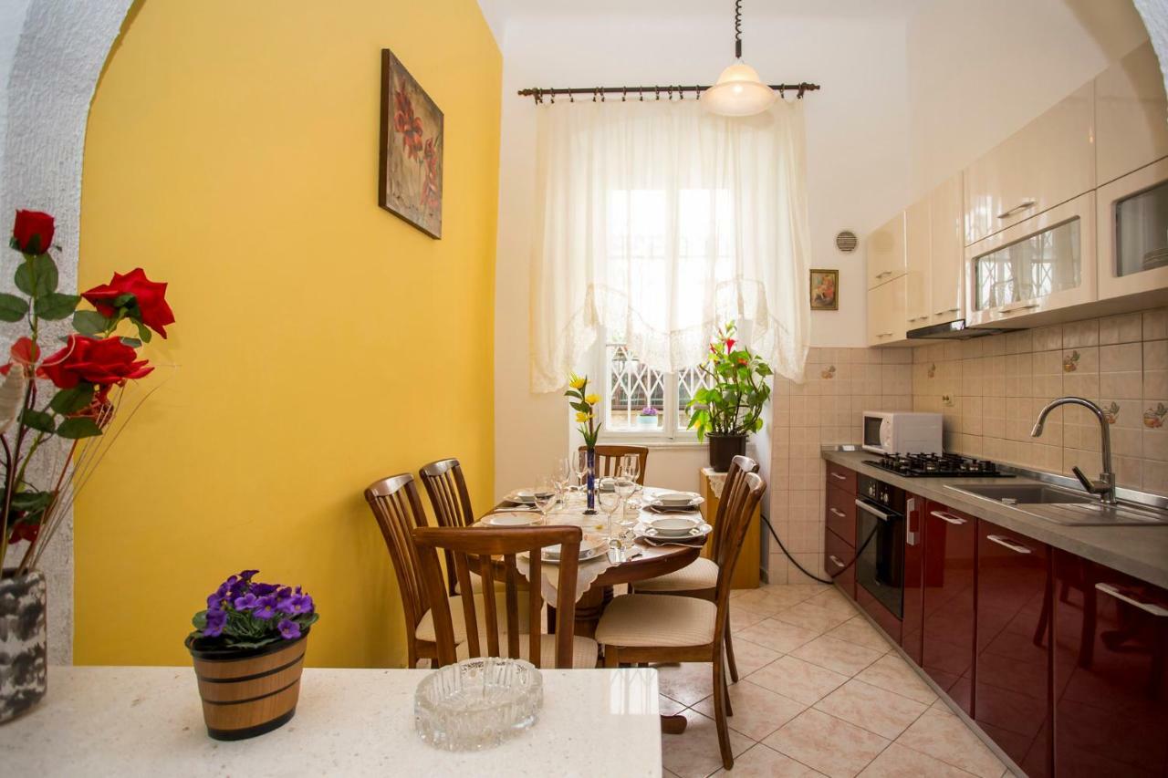 Emanuel Apartman Пула Екстериор снимка