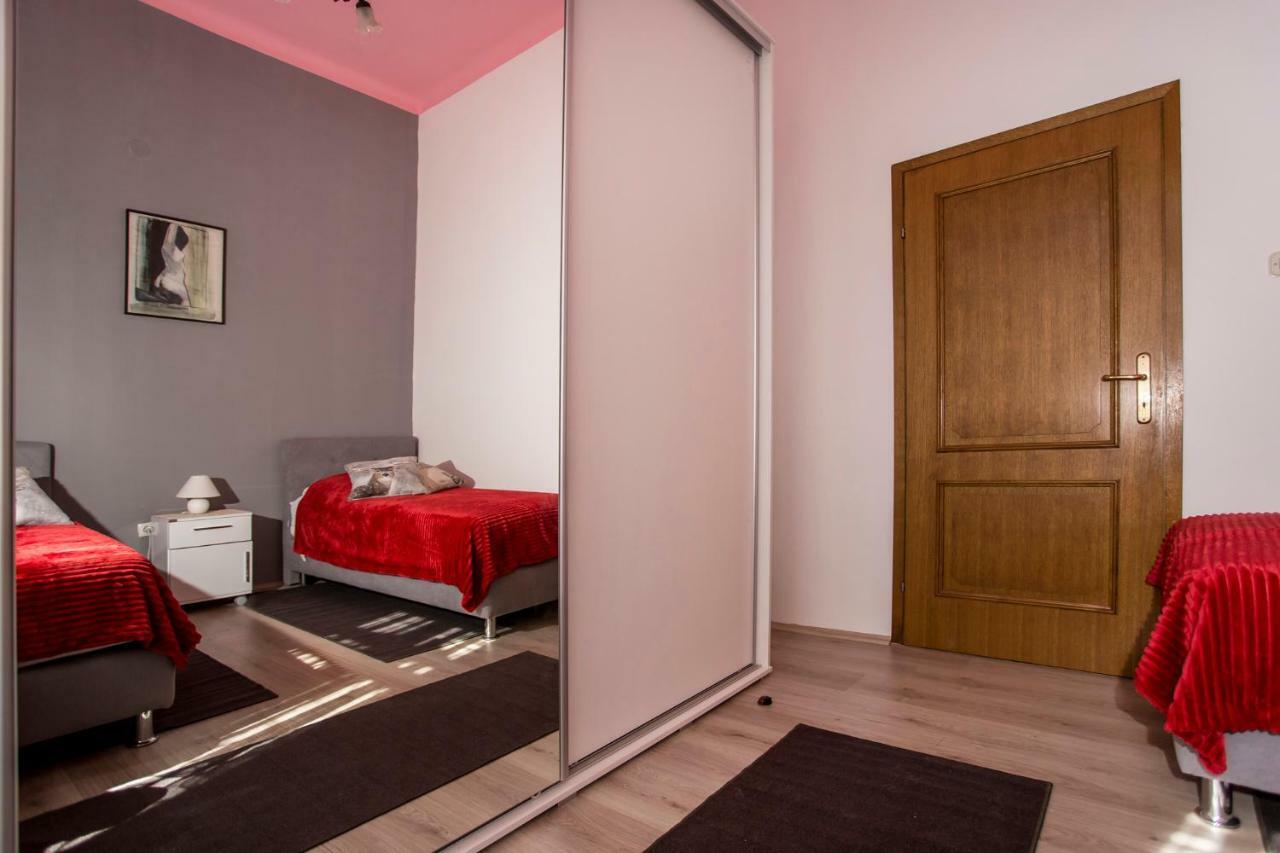 Emanuel Apartman Пула Екстериор снимка