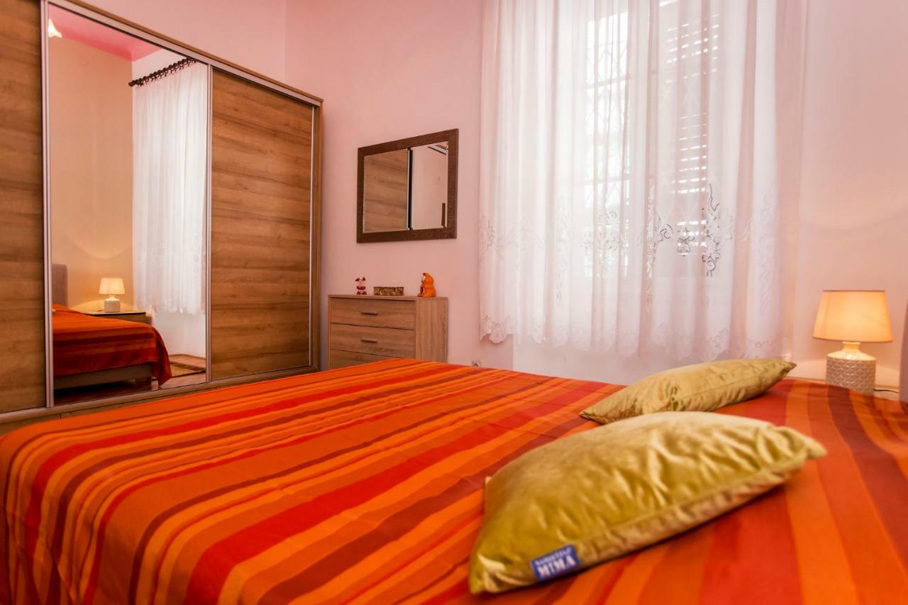 Emanuel Apartman Пула Екстериор снимка