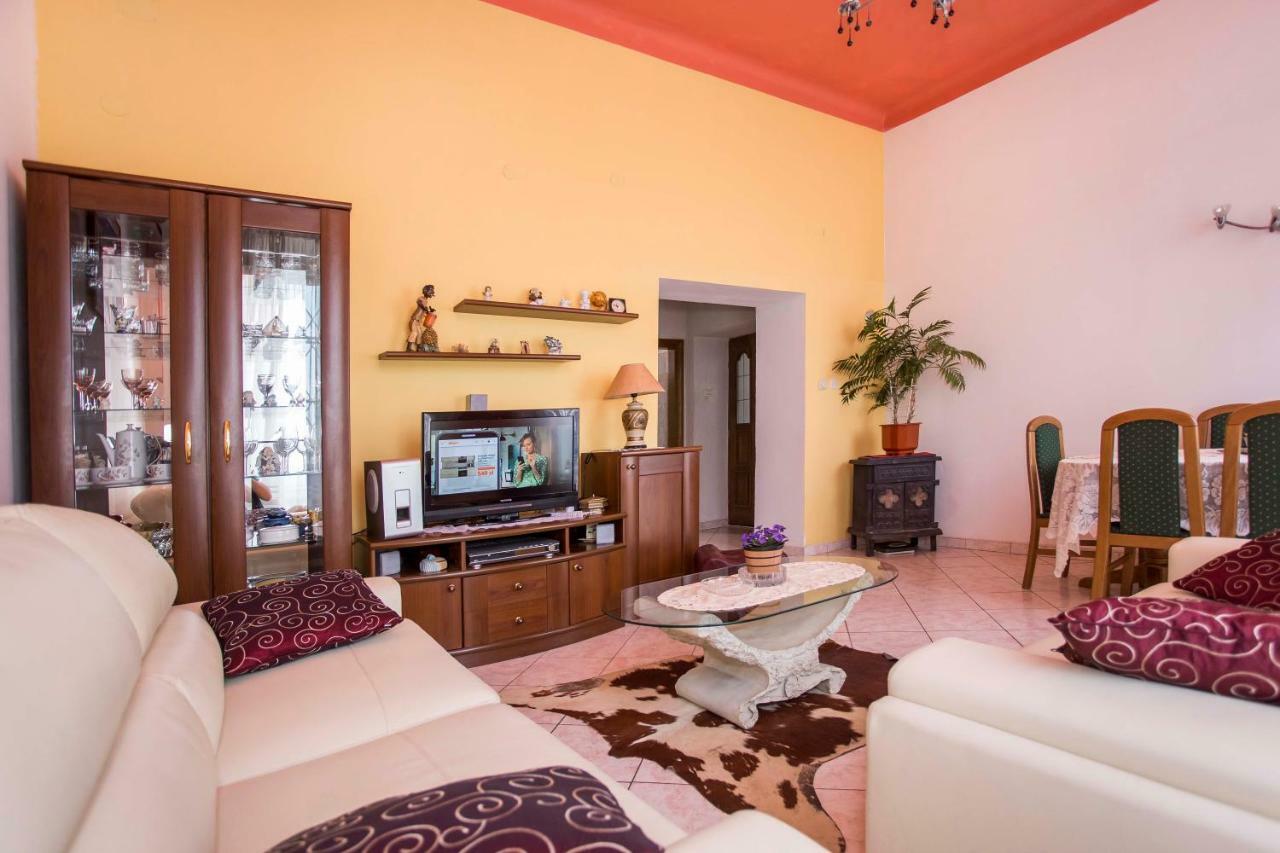 Emanuel Apartman Пула Екстериор снимка